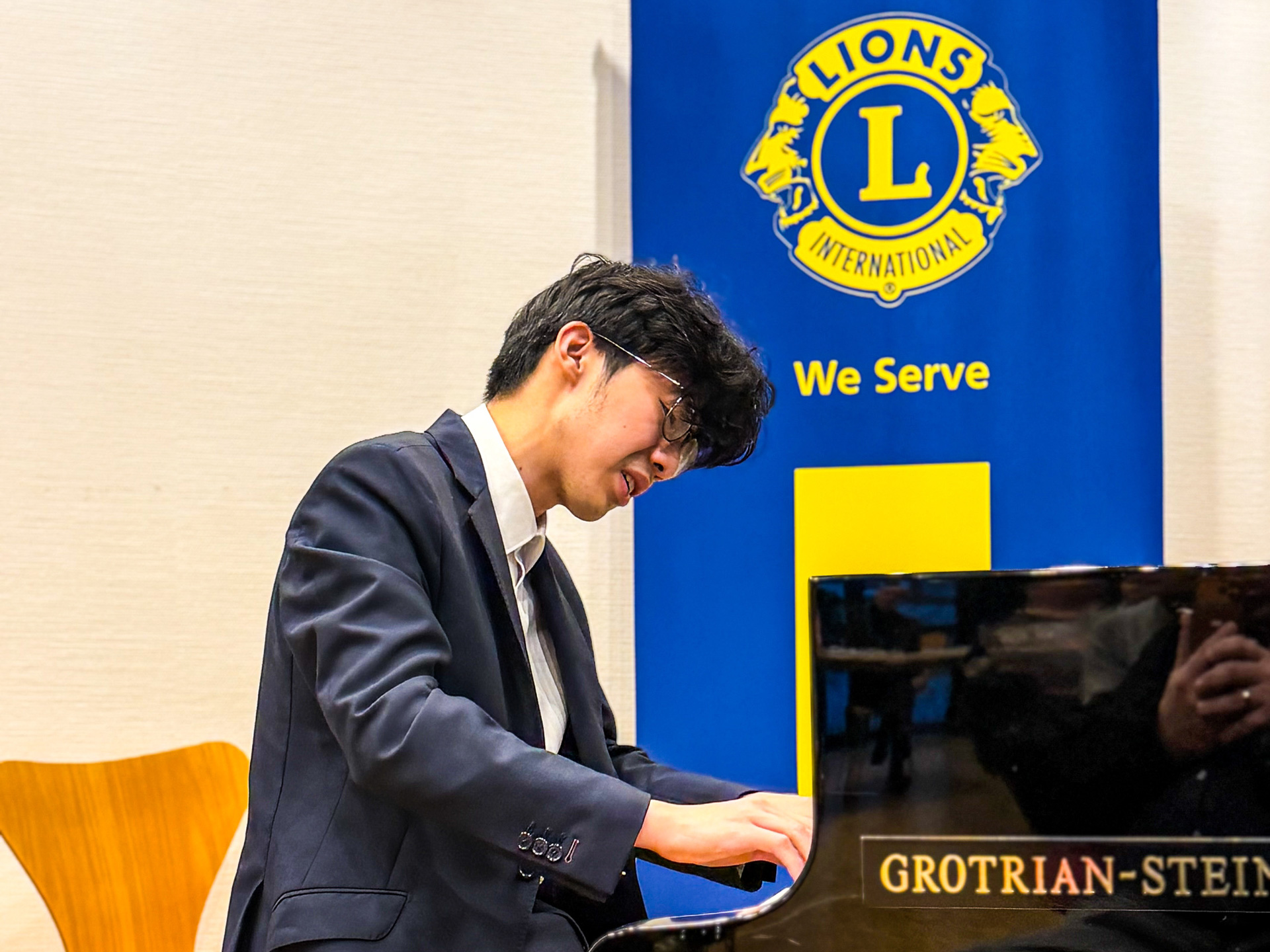 Pianisten Erik Heinichen beim Lions Musikwettbewerb